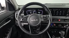 2023 Kia Seltos Gasoline 1.6 Turbo 2WD, белый — фото 13