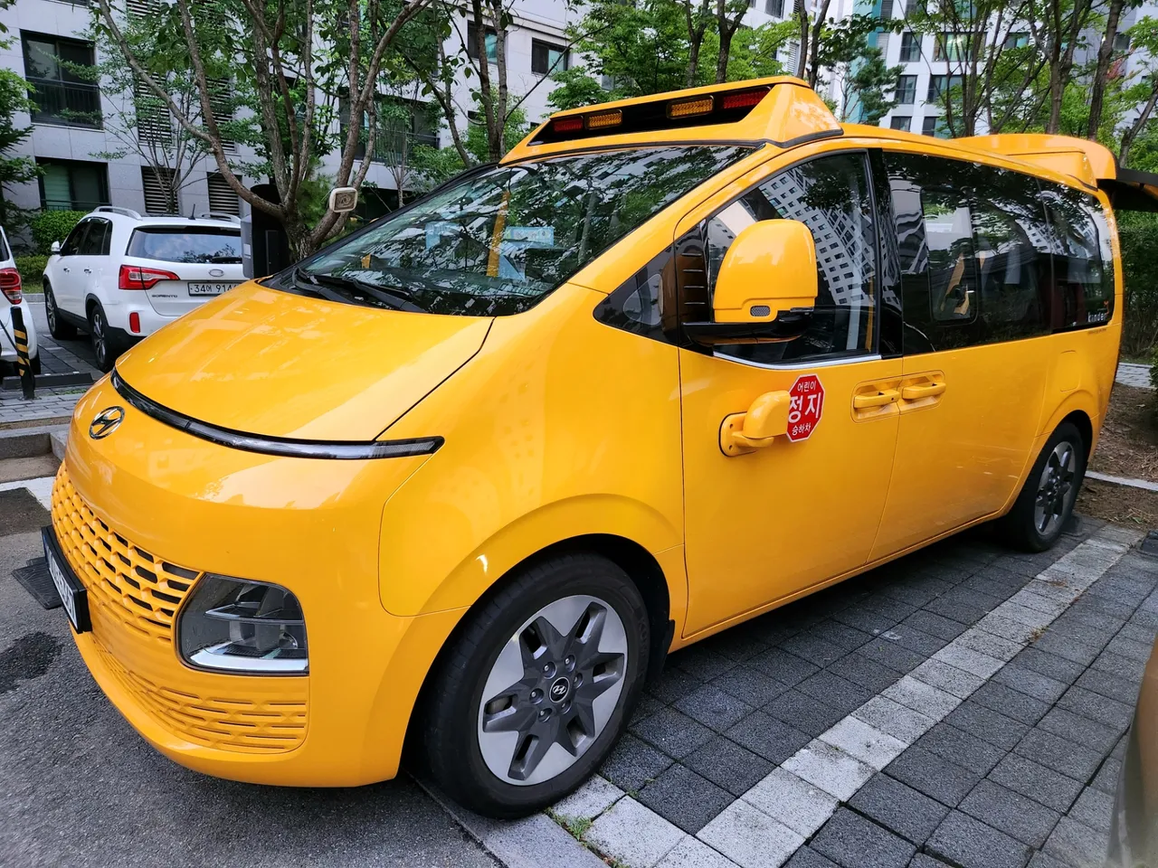 2022 Hyundai Staria L3.5  Kinder Safety Car