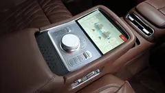 2023 Genesis G90 Gasoline 3.5 Turbo e-S/C AWD, серебристый — фото 19