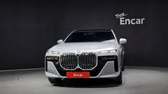 2023 BMW 7-Series 740d xDrive M Sport, серо-серебристый — фото 3