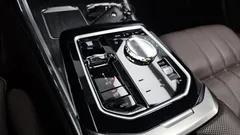 2023 BMW 7-Series 740d xDrive M Sport, серо-серебристый — фото 9
