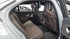 2023 BMW 7-Series 740d xDrive M Sport, серо-серебристый — фото 12
