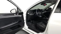2023 Kia K5 Trendy, белый — фото 10