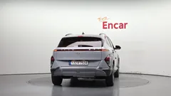2023 Hyundai Kona Inspiration, серо-серебристый — фото 4
