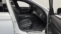2023 BMW 5-Series 520i M Sport, белый — фото 11