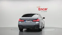 2023 BMW 5-Series 520i M Sport, серый — фото 4