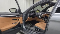 2023 BMW 5-Series 520i M Sport, серый — фото 10