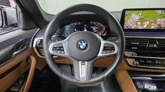 2023 BMW 5-Series 520i M Sport, серый — фото 17