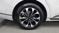 2023 Kia Carnival Gasoline 9-Seater Hi-Limousine, белый — фото 5