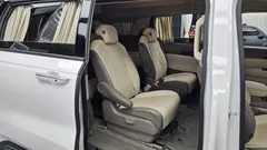 2023 Kia Carnival Gasoline 9-Seater Hi-Limousine, белый — фото 11
