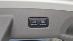 2023 Kia Carnival Gasoline 9-Seater Hi-Limousine, белый — фото 19