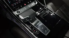 2023 Audi A8 55 TFSI Quattro Premium LWB, чёрный — фото 9
