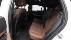 2023 BMW X6 xDrive40i M Sport, белый — фото 15