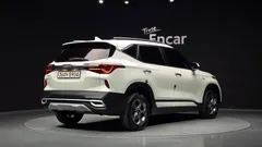 2023 Kia Seltos Gasoline 1.6 Turbo 2WD, белый — фото 2