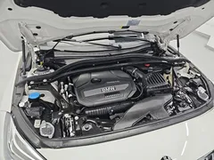 2022 BMW 2-Series 220i M Sports, белый — фото 5