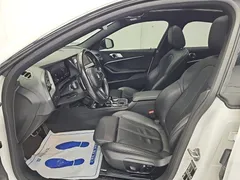 2022 BMW 2-Series 220i M Sports, белый — фото 15