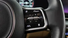 2023 Kia Carnival Gasoline 9-Seater Prestige, серо-серебристый — фото 16