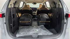 2023 Kia Carnival Gasoline 9-Seater Prestige, серо-серебристый — фото 18