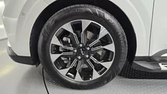2023 Kia Carnival Gasoline 9-Seater Signature, белый — фото 5