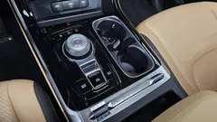 2023 Kia Carnival Gasoline 9-Seater Signature, белый — фото 9