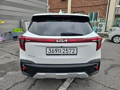 2023 Kia Seltos Gasoline 1.6 Turbo 2WD, белый — фото 4