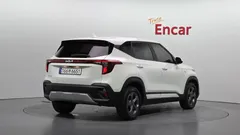 2023 Kia Seltos Gasoline 1.6 Turbo 2WD, белый — фото 2