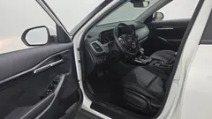 2023 Kia Seltos Gasoline 1.6 Turbo 2WD, белый — фото 10