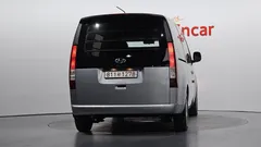 2022 Hyundai Staria Cargo 3-Seater, серо-серебристый — фото 4