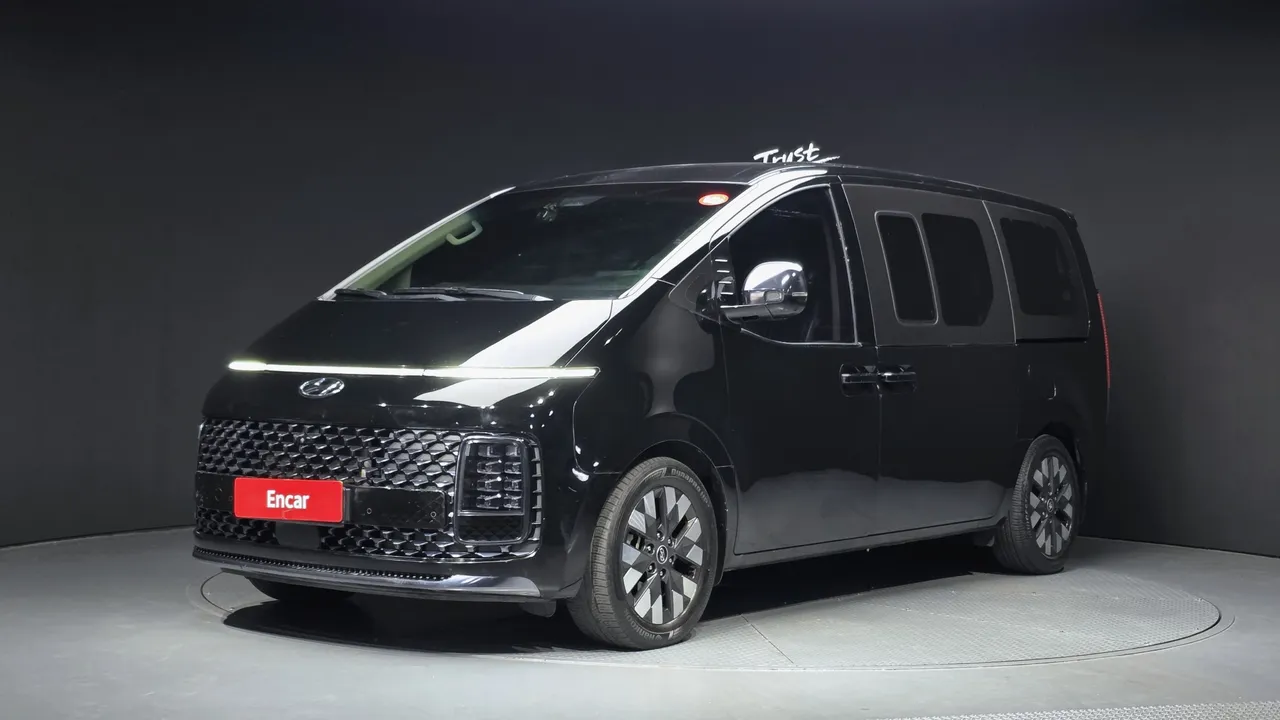 2023 Hyundai Staria Lounge 9-Seater