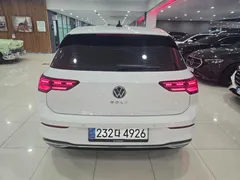2023 Volkswagen Golf 2.0 TDI Prestige, белый — фото 4