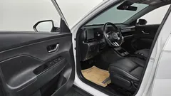 2023 Hyundai Kona Gasoline 1.6 Turbo 2WD, белый — фото 10