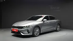 2022 Kia K5 Signature, серо-серебристый — фото 1