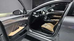 2022 Kia K5 Signature, серо-серебристый — фото 10