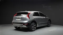 2024 Kia Niro Signature, серо-серебристый — фото 2
