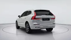2024 Volvo XC60 B5 Ultimate Bright, белый — фото 4