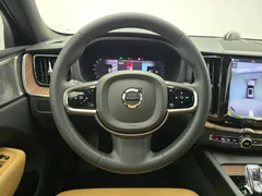 2024 Volvo XC60 B5 Ultimate Bright, белый — фото 16