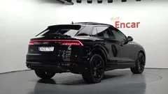 2023 Audi Q8 55 TFSI Quattro Premium, чёрный — фото 2
