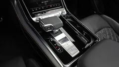 2023 Audi Q8 55 TFSI Quattro Premium, чёрный — фото 9