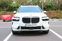 2023 BMW X7 xDrive 40i Design Pure Excellence 6-Seater, белый — фото 3