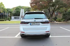 2023 BMW X7 xDrive 40i Design Pure Excellence 6-Seater, белый — фото 4