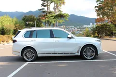 2023 BMW X7 xDrive 40i Design Pure Excellence 6-Seater, белый — фото 20