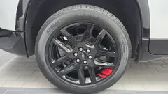 2022 Chevrolet Traverse 3.6 AWD Redline, белый — фото 5