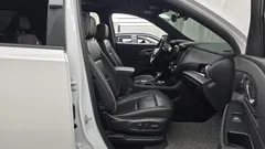 2022 Chevrolet Traverse 3.6 AWD Redline, белый — фото 11
