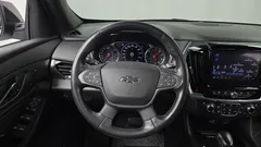 2022 Chevrolet Traverse 3.6 AWD Redline, белый — фото 13