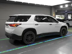 2023 Chevrolet Traverse 3.6 AWD Redline, белый — фото 2
