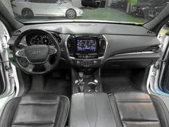 2023 Chevrolet Traverse 3.6 AWD Redline, белый — фото 7