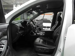2023 Chevrolet Traverse 3.6 AWD Redline, белый — фото 10
