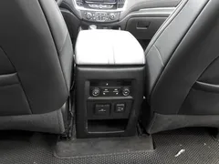2023 Chevrolet Traverse 3.6 AWD Redline, белый — фото 18