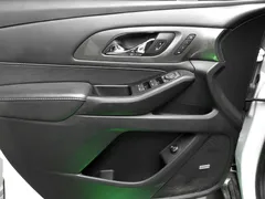 2023 Chevrolet Traverse 3.6 AWD Redline, белый — фото 19