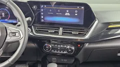 2024 Chevrolet Trax 1.2 ACTIV, чёрный — фото 18